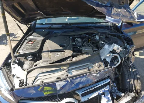 2015 Mercedes-Benz C 300 4Matic z USA, uszkodzony, nr VIN 55SWF4KB9FU066232